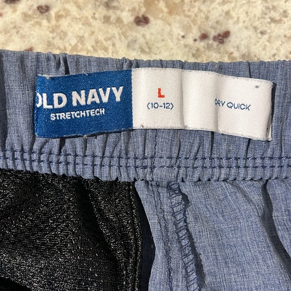 Boys Old Navy blue shorts. Size 10-12 (L)). - Picture 3 of 8